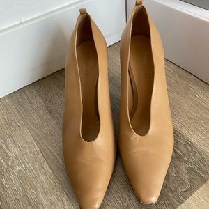 Bottega Veneta Almond Leather Heels Size IT 40.5 Beige